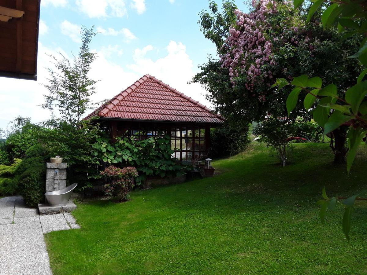 Anna'S Home - Ferienwohnungen Рач-ан-дер-Вайнштрассе Екстер'єр фото
