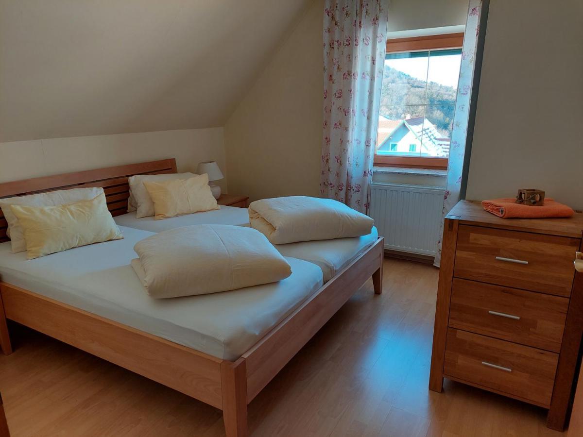 Anna'S Home - Ferienwohnungen Рач-ан-дер-Вайнштрассе Екстер'єр фото